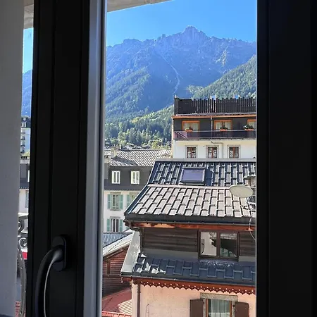 아파트 Modern 2-br In The Heart Of