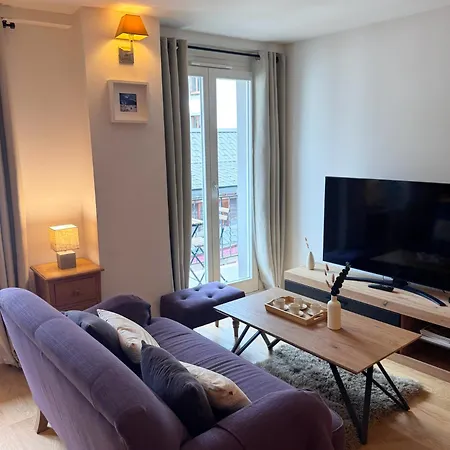 아파트 Modern 2-br In The Heart Of