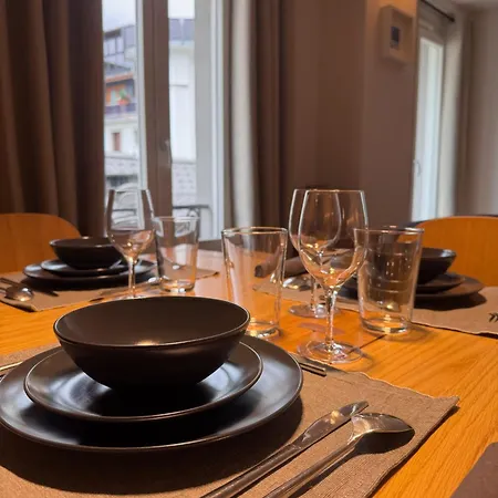 아파트 Modern 2-br In The Heart Of