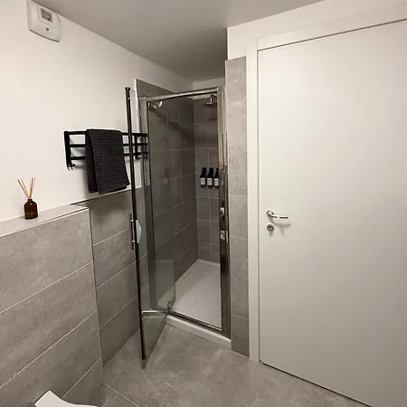 Modern 2-br In The Heart Of アパート *