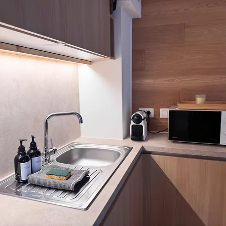 Апартаменты Modern 2-br In The Heart Of