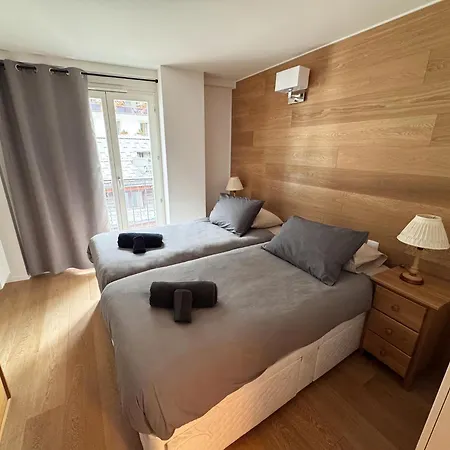 Апартаменты Modern 2-br In The Heart Of