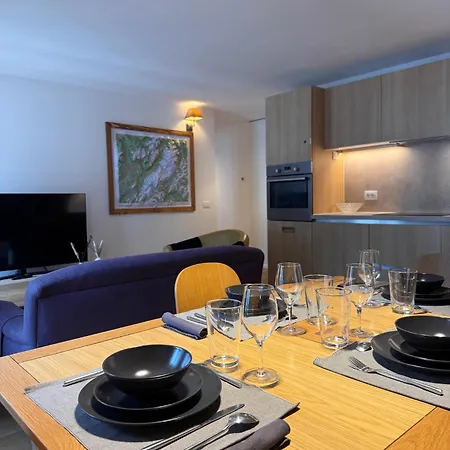 Апартаменты Modern 2-br In The Heart Of *